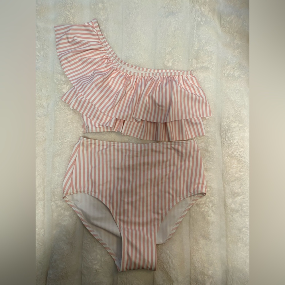 Pink Lily two piece - Picture 2 of 6